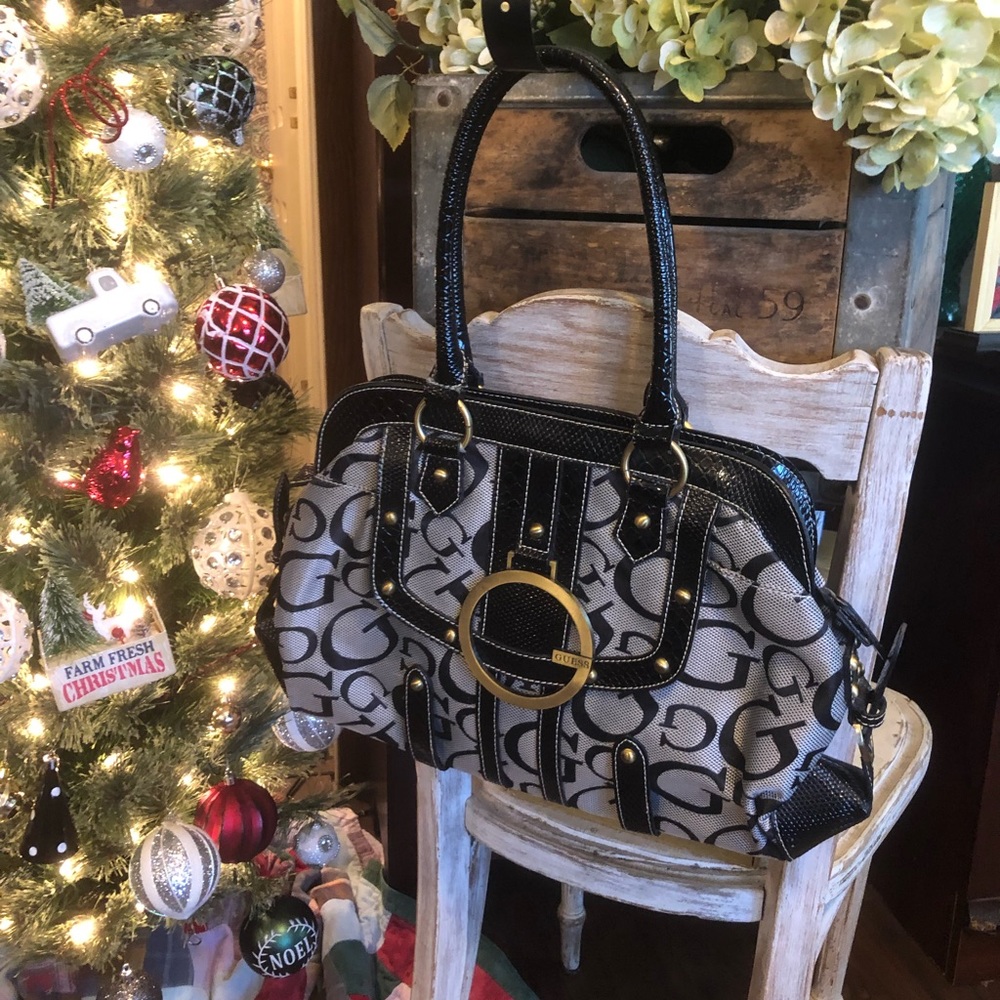 Ladies Beautiful Guess Pocketbook, Excellent condition!!!